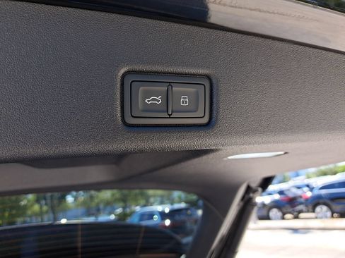 Used 2025 Audi Q5 Premium w/ Convenience Package AWD/4WD image 32
