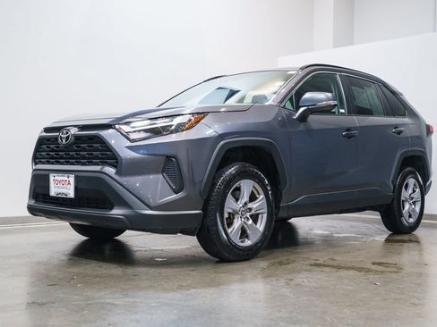 Used 2025 Toyota RAV4 XLE AWD/4WD image 3