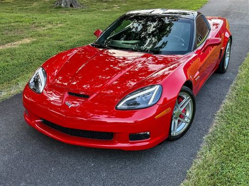 Used 2007 Chevrolet Corvette Z06 w/ Preferred Equipment Group RWD image 6
