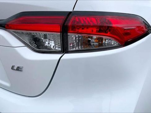 Certified 2025 Toyota Corolla LE image 30