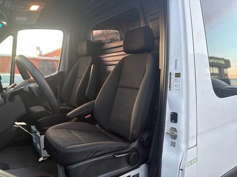Used 2020 Mercedes-Benz Sprinter 2500 image 26