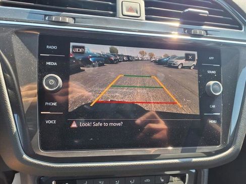 Used 2021 Volkswagen Tiguan SE w/ Panoramic Sunroof Package image 15