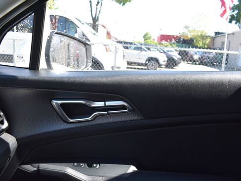 Used 2025 Kia Sportage LX FWD image 21