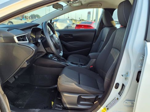 Used 2025 Toyota Corolla LE w/ LE Premium Package FWD image 25