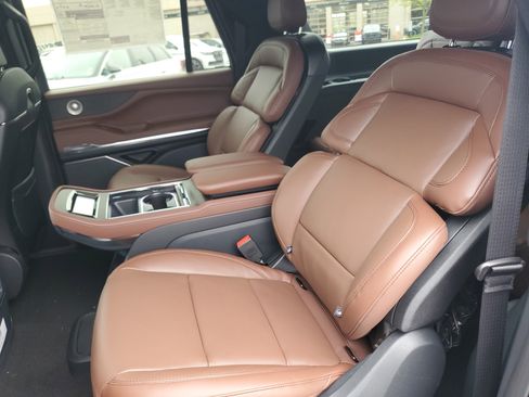 New 2026 Lincoln Navigator L Reserve AWD/4WD image 30