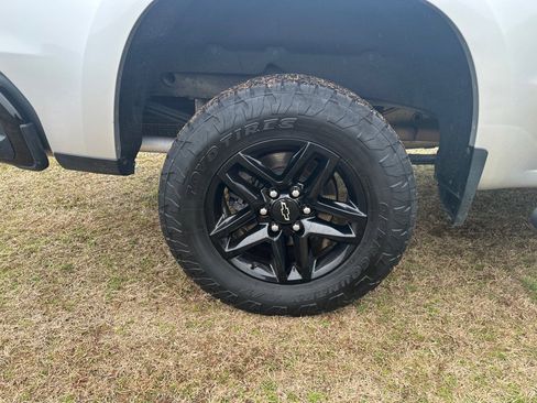 Used 2020 Chevrolet Silverado 1500 LT Trail Boss image 10