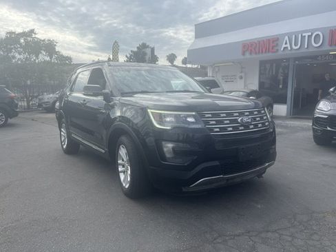 Used 2016 Ford Explorer XLT w/ Equipment Group 202A FWD image 2