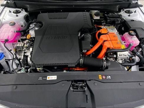 Used 2025 Hyundai Elantra Hybrid FWD image 12