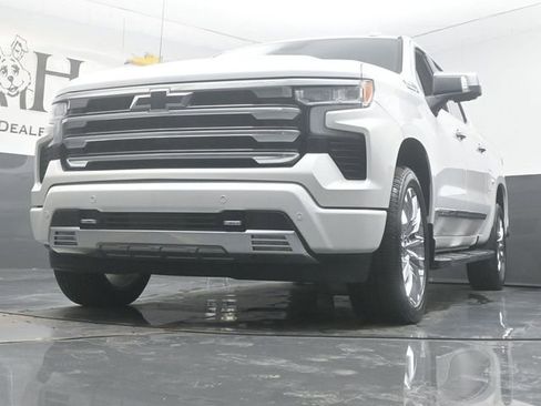 Used 2023 Chevrolet Silverado 1500 High Country w/ High Country Premium Package AWD/4WD image 4