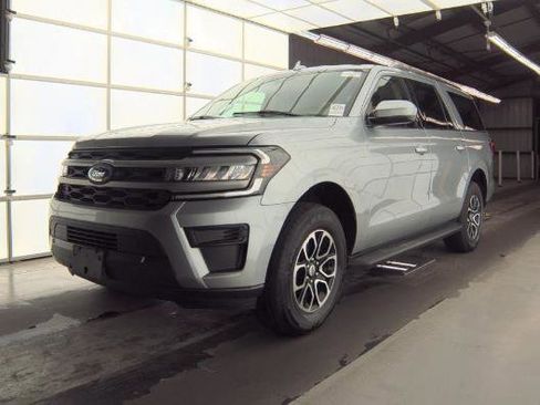 Used 2024 Ford Expedition Max XLT image 2