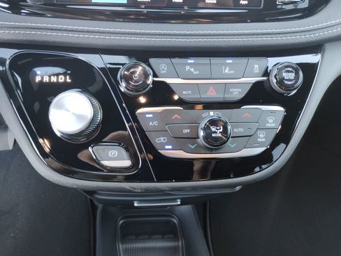 New 2026 Chrysler Pacifica Select image 27