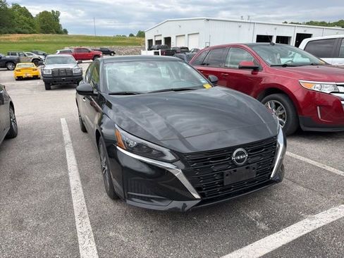 Used 2024 Nissan Altima 2.5 SV FWD image 1