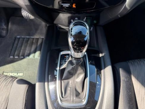 Used 2019 Nissan Rogue SV AWD/4WD image 17
