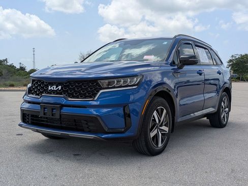 Certified 2023 Kia Sorento S FWD image 9