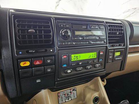 Used 2003 Land Rover Discovery SE image 37