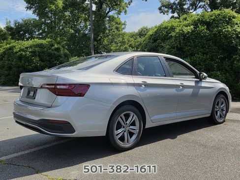 Used 2024 Volkswagen Jetta SE w/ Panoramic Sunroof Package FWD image 5
