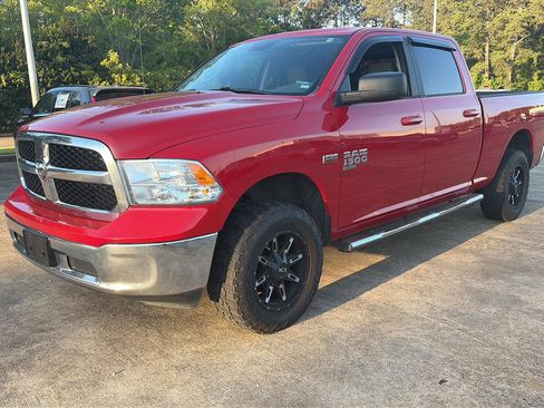 Used 2019 RAM 1500 Classic SLT image 1