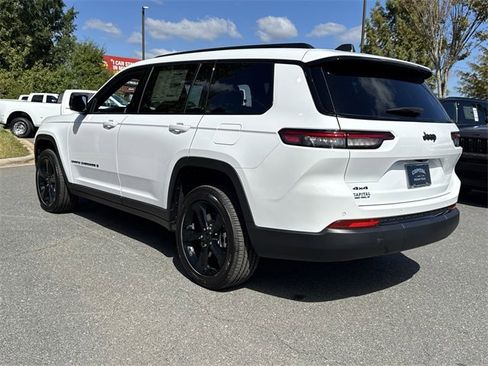 New 2025 Jeep Grand Cherokee L Altitude image 11