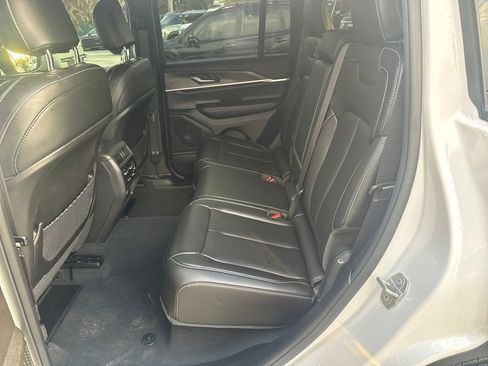 Used 2024 Jeep Grand Cherokee Limited image 25