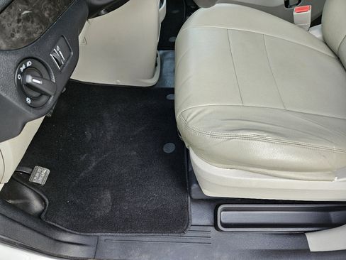 Used 2018 Dodge Grand Caravan SE image 22