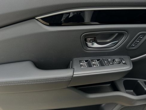 New 2025 Honda Pilot EX-L image 11