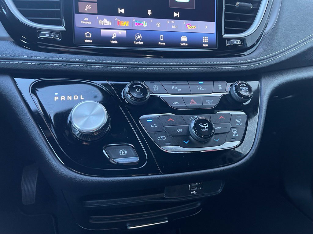 New 2027 Chrysler Pacifica Select FWD image 22