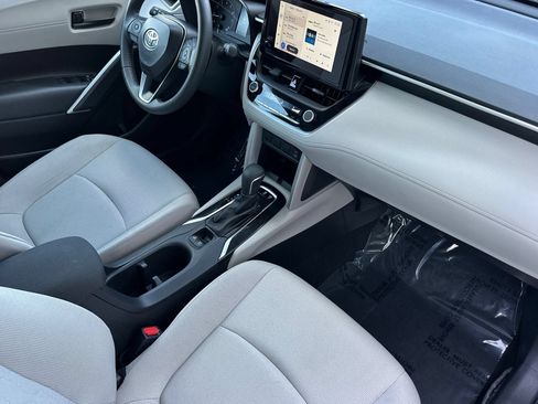 Used 2025 Toyota Corolla Cross LE AWD/4WD image 15