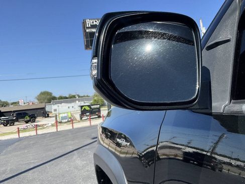 Used 2018 Toyota Tacoma TRD Off-Road AWD/4WD image 33