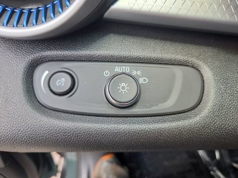 Used 2025 Chevrolet Trax LS w/ LS Convenience Package FWD image 25