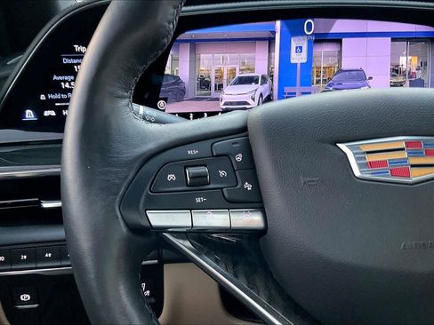 Used 2024 Cadillac Escalade Premium Luxury image 24