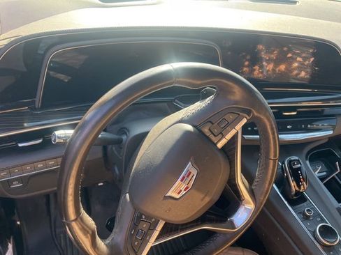 Used 2022 Cadillac Escalade ESV Premium Luxury AWD/4WD image 17