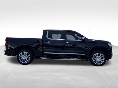 Used 2025 Chevrolet Silverado 1500 High Country w/ High Country Premium Package AWD/4WD image 12