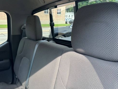 Used 2014 Nissan Frontier SV w/ SV Value Truck Package AWD/4WD image 11
