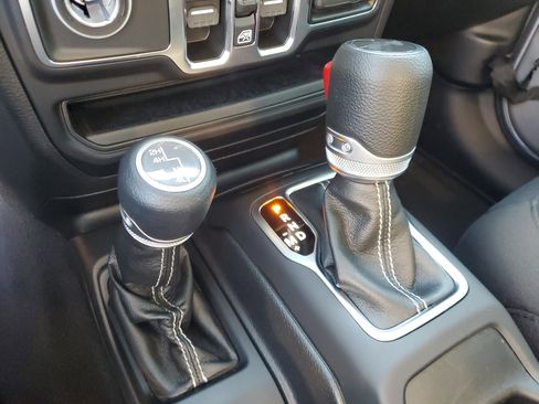 Used 2021 Jeep Wrangler Unlimited Sahara image 21