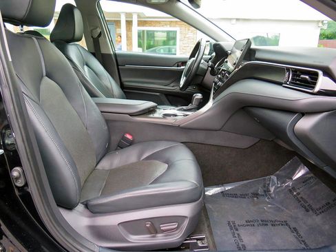Used 2021 Toyota Camry XLE w/ Navigation Upgrade Package FWD image 34