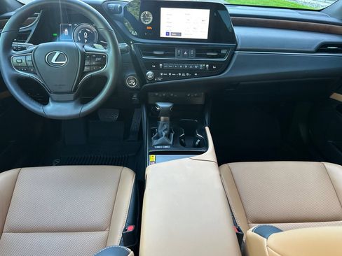 Used 2024 Lexus ES 300h w/ Premium Package image 17
