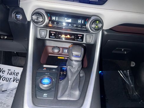 Used 2024 Toyota RAV4 Limited image 11