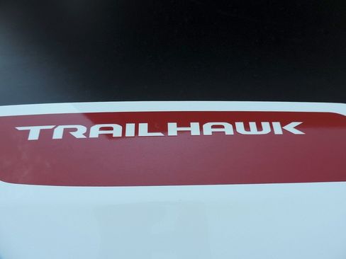 Used 2022 Jeep Compass Trailhawk w/ Trailhawk Convenience Group AWD/4WD image 12