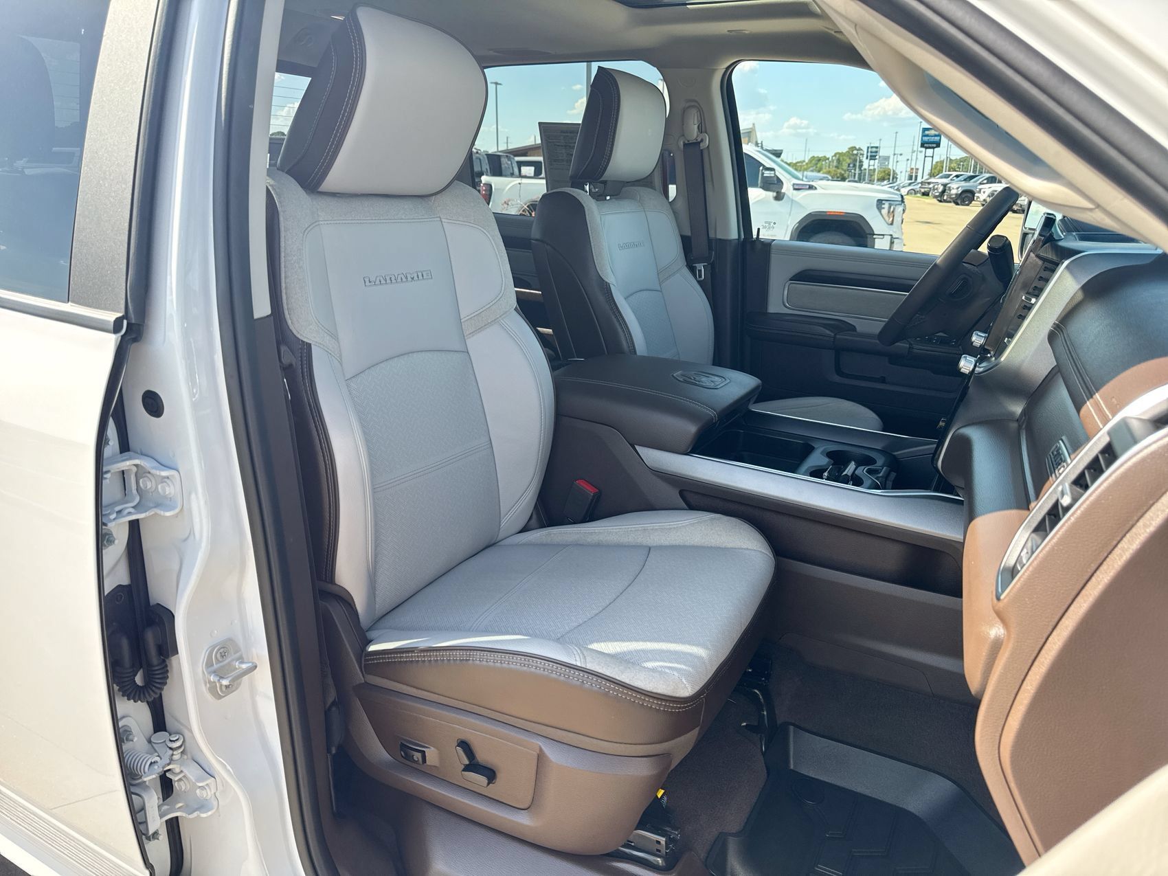 Used 2026 RAM 2500 Laramie AWD/4WD image 25