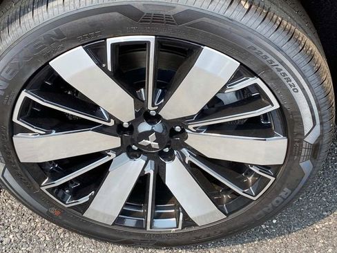 New 2025 Mitsubishi Outlander SE image 6