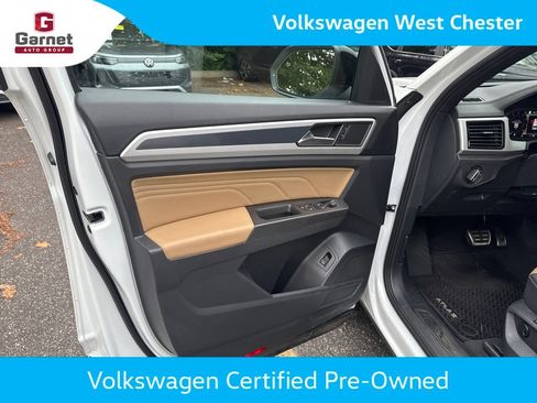 Certified 2023 Volkswagen Atlas Cross Sport SEL R-Line AWD/4WD image 11