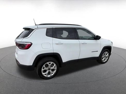 Used 2025 Jeep Compass Latitude AWD/4WD image 15