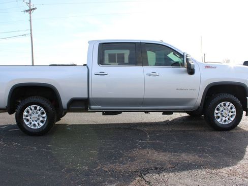 Used 2022 Chevrolet Silverado 2500 LTZ w/ Z71 Off-Road Package image 11