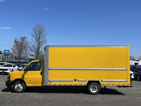 Used 2021 GMC Savana 3500 Extended w/ Power Convenience Package RWD image 6