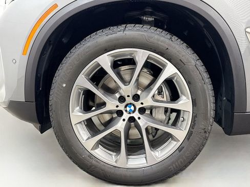 New 2026 BMW X5 xDrive40i w/ Executive Package image 2
