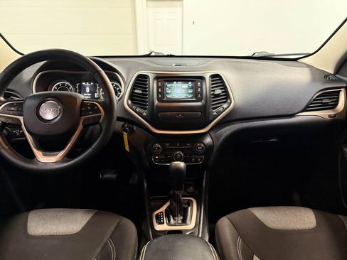 Used 2014 Jeep Cherokee Latitude FWD image 18