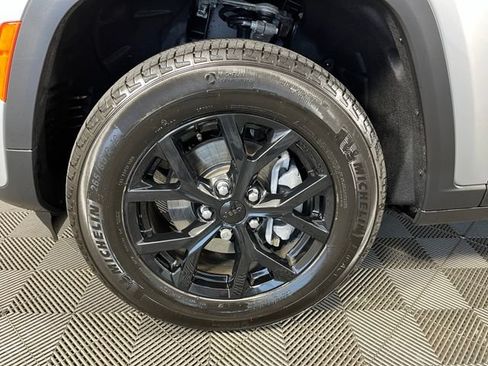 Used 2026 Jeep Grand Cherokee Altitude AWD/4WD image 11