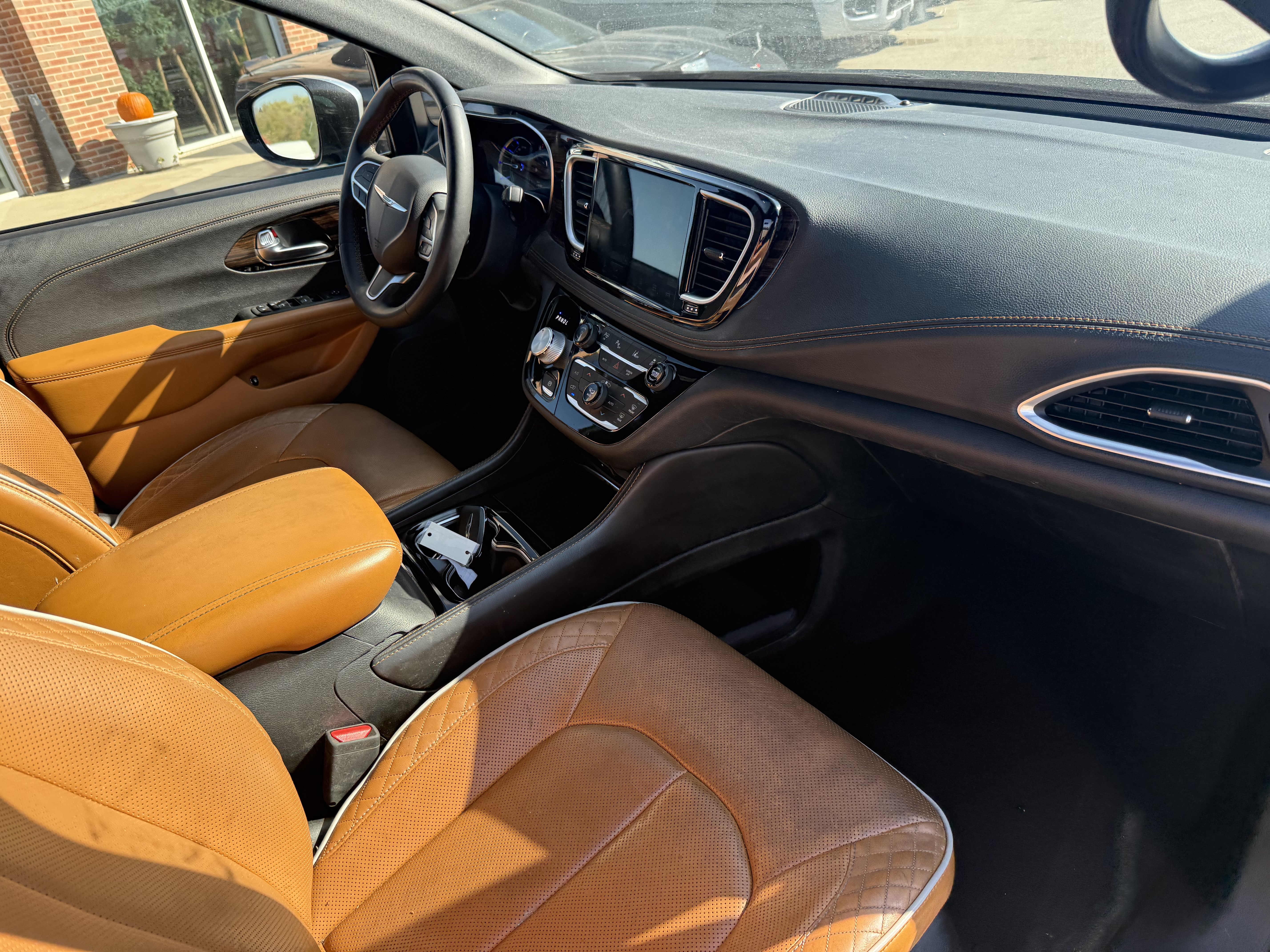 Used 2022 Chrysler Pacifica Pinnacle FWD image 9
