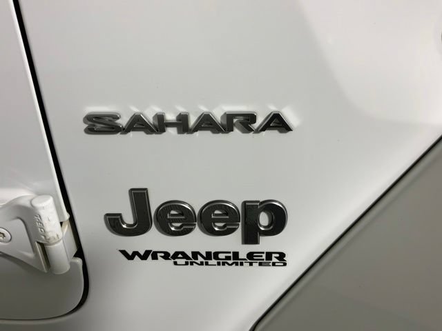 Used 2019 Jeep Wrangler Unlimited Sahara w/ Cold Weather Group AWD/4WD image 14