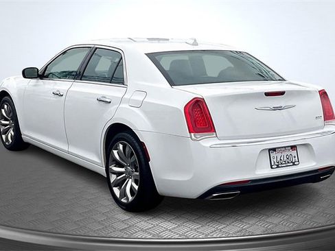 Used 2019 Chrysler 300 Limited image 2